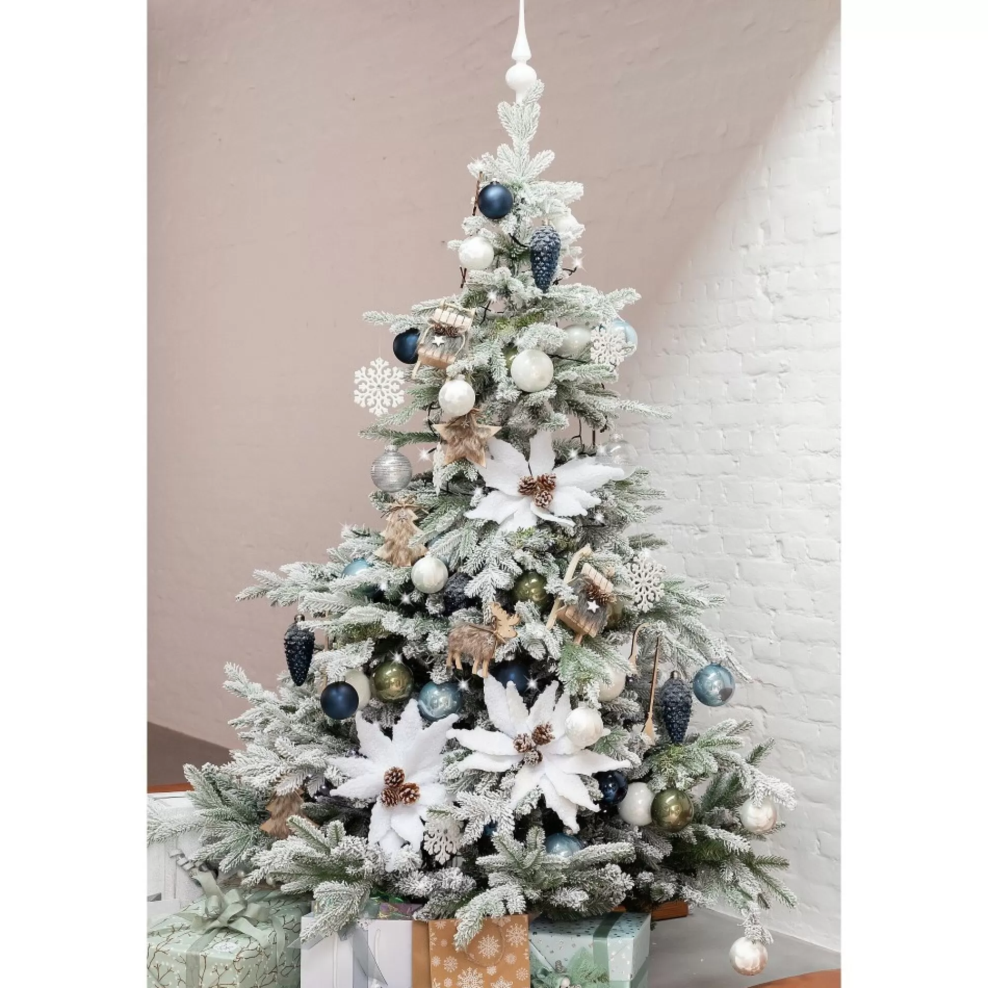 Hot Kerstboom Milford Hinged Snowy H 152Cm 107Cm 1065 Tips Grote Kerstbomen
